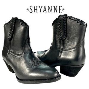 Shyanne Women’s 7B Black Leather Western Booties Sawyer Dolly Round Toe